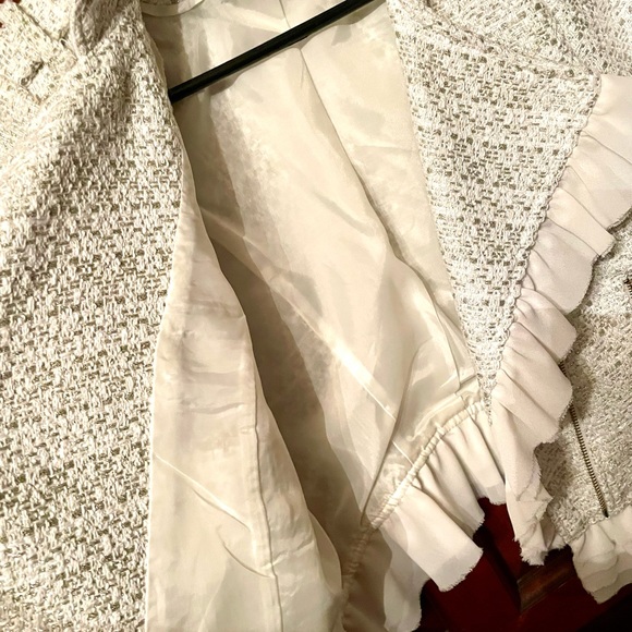 EUC elegant white women’s moto jacket with ruffles size M - Picture 11 of 16